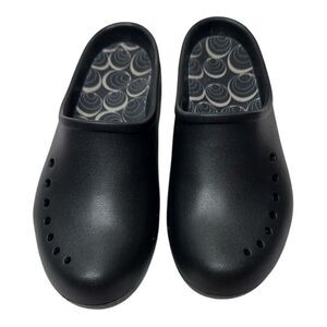 CROCS Black Tully Slip-On Clogs. Size 8.